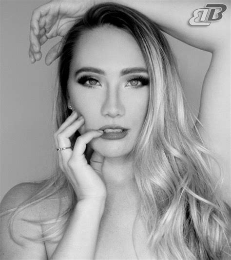 An Interview With Instagram Star Aj Applegate — Famous News