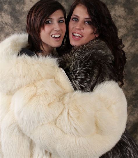 Furry Couple Sweatheart Lesbians Kissing Fox Fur Coat Fur Coats Fur Clothing Fabulous Furs