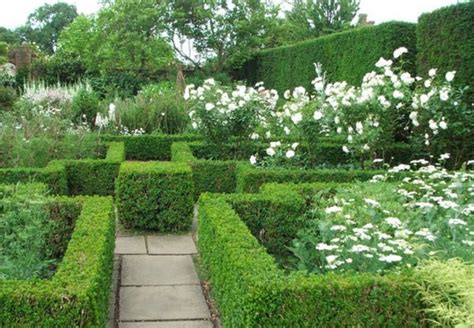 25 Beautiful Green And White Garden Ideas That You Need To Rebuild