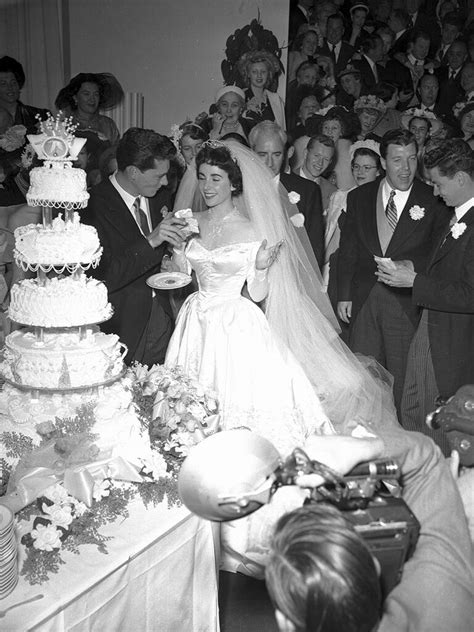 10 Infamous Couples And Their Equally Fabulous Wedding Cakes