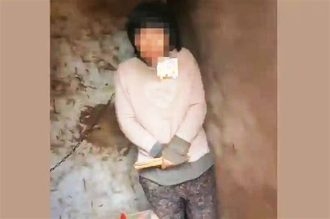 China Gempar Viral Video Perempuan Paruh Baya Dirantai Di Leher