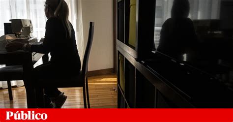 Home working (trabalho em casa), telework ou teleworking (trabalho a distância), working from home (trabalho para casa), mobile work. Portugal não pode passar de teletrabalho obrigatório "para ...