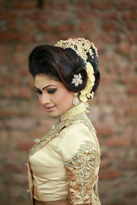 Pin By Vinosha S On Sri Lankan Wedding Beach Wedding Hair Kandian