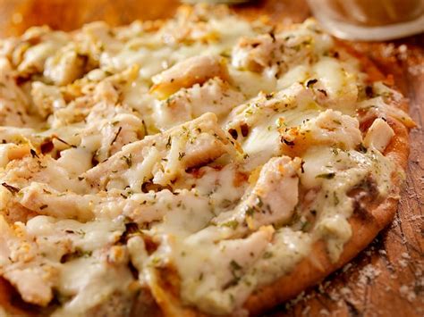 Pizza hut meaty marinara or creamy chicken alfredo. Chicken Alfredo Pizza - Homemade Easy Chicken Alfredo Pizza