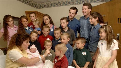 Una Familia Con 14 Hijos Varones Da La Bienvenida A Su Primera Hija