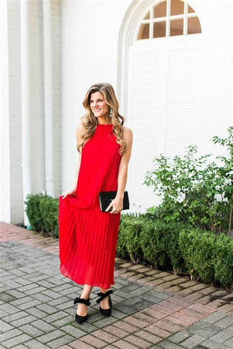 If you are clarified that it is an unformal party or occasion, just go casual. What to Wear to a Christmas Party - Everything You Need To ...