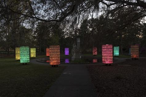 Bring Everyone Out To Enjoy A Breathtaking Light Art Exhibition