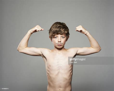 Teenage Boy Showing Muscles Stock Foto Getty Images