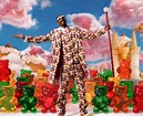 Snoop Dogg's candy suit - Bon Appétit! 10 ICONIC Moments When Pop Got ...