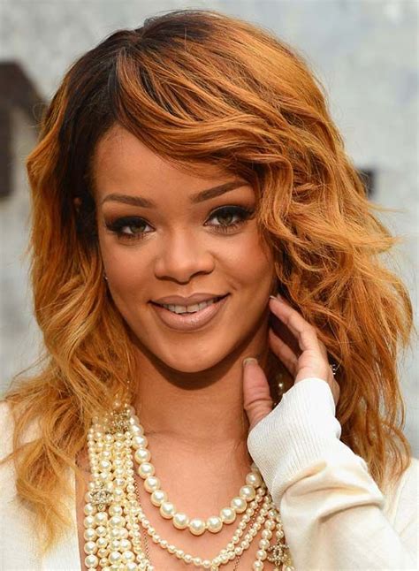 Rihanna Golden Messy Hairstyle Rihanna Hairstyles Celebrity