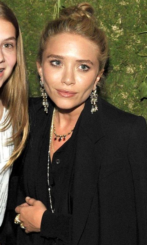 Olsens Anonymous Hair Inspiration Mary Kate Messy Top Knot