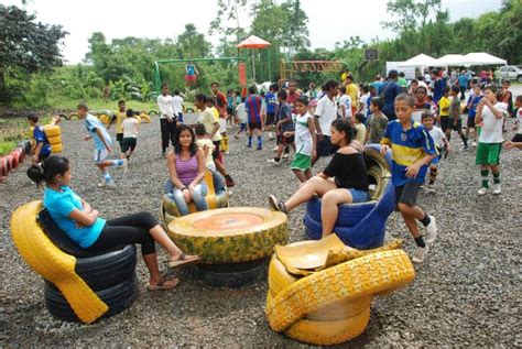 Un dirigente con varios pauelines en su mano debe esconderse y tocar. 6 Parques ecológicos del mundo - Parques Alegres I.A.P.