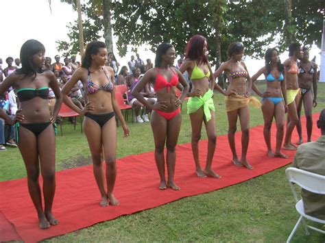 Fotos nude girls in Yaounde