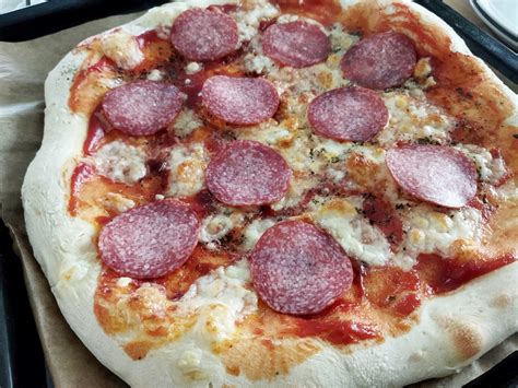Pizza Z Salami I Rukolą Która Smakuje Jak Z Najlepszej Pizzerii