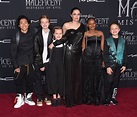 Angelina Jolie, red carpet con figli e padre alla premiere di Maleficent 2