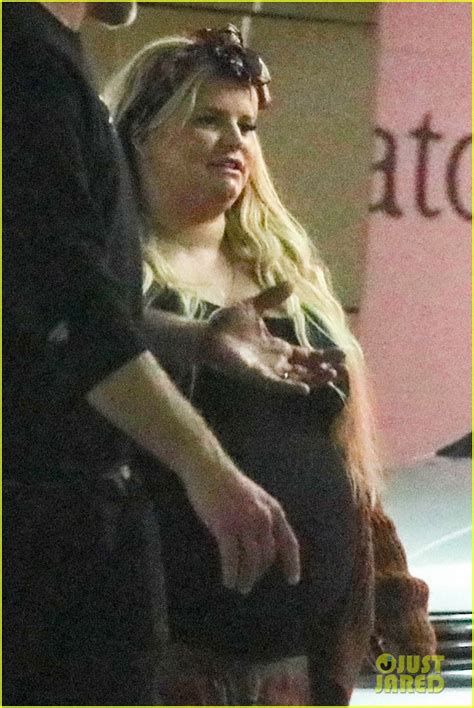 Pregnant Jessica Simpson Looks Ready To Give Birth Any Day Photo