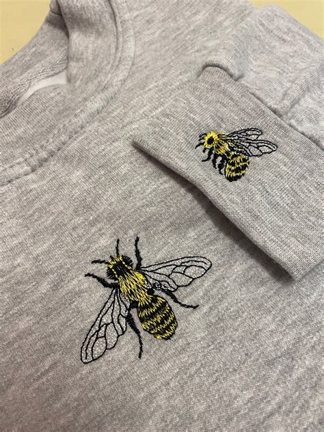 Embroidered Bee Sweatshirt Bumble Bee Honey Bee Honey Etsy Sweden
