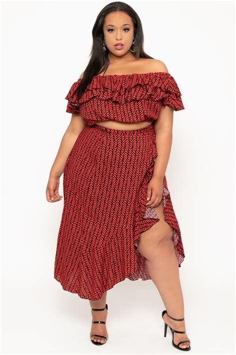 This Plus Size 2 Piece Set Features An Off The Shoulder Crop Top With