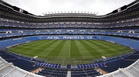 Panoramic view of the stadium. Eintrittsticket für das Real Madrid Santiago Bernabéu ...