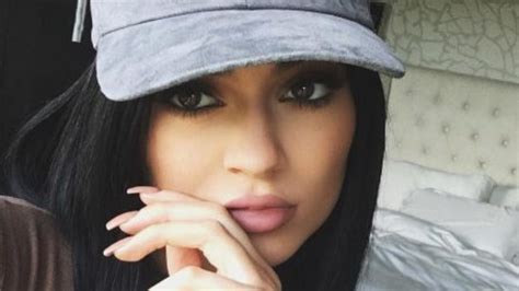 kylie jenner kim kardashian show off latest selfie pose ‘fingermouthing photos the chronicle