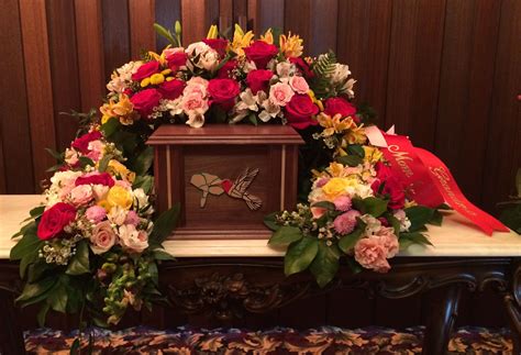 Cremations can happen before or after a ceremony allowing families to offer friends and other relatives a chance to say their final goodbyes before having the procedure done. Pin by Agnes Monzon on Green Bee Flower Co | Urn ...