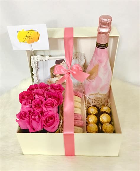 Wine Box Diy Wine Gift Box Ideas Wine Gifts Diy Champagne Gift