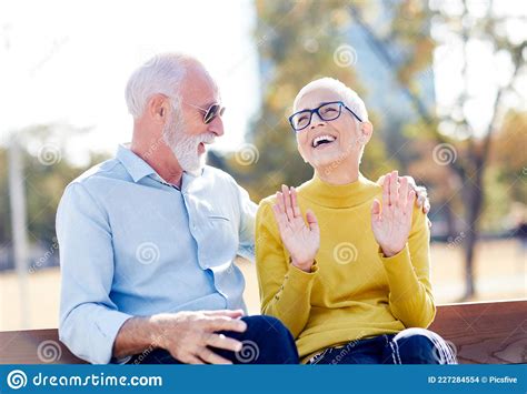 Pareja De Adultos Mayores Felices Amor Foto De Archivo Imagen De