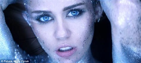 Miley Cyrus Covers Her Naked Body In Silver For Future S Real True