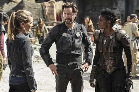 Kane Indra And Abby Chat The 100 Season 3 Episode 3 Tv Fanatic