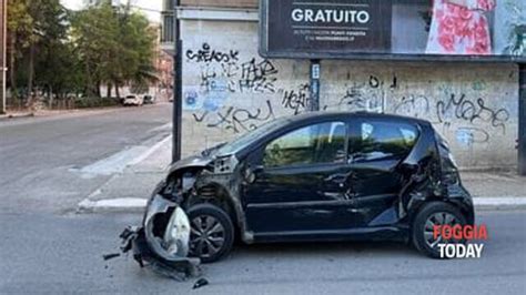 Foggia Parcheggia L Auto In Via Carlo Baffi E La Ritrova Distrutta