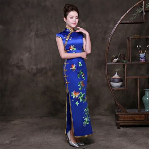 2018 Fashion Blue Cheongsam Embroidery Qipao Long Traditional Chinese