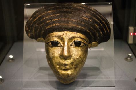 무료 이미지 여자 기념물 동상 박물관 고대의 인간의 의류 머리 장식 얼굴 조각 미술 마스크 금 그린 역사적인 무덤 복장 이집트 사람 엄마