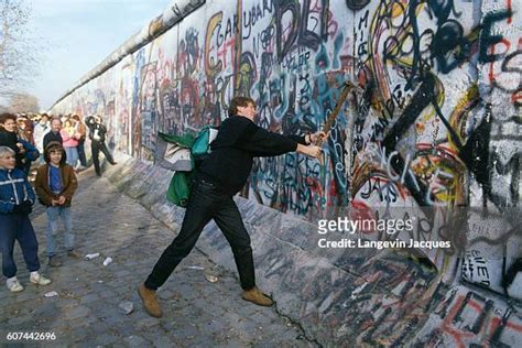 The Berlin Wall Photos And Premium High Res Pictures Getty Images