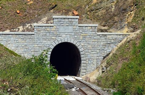 Najdłuższy Tunel Kolejowy W Polsce Jest W Remoncie ZdjĘcia