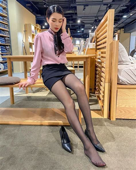 Pin By Soap On Girls In Nylons Asian Woman Japanese Women Asian Pantyhose