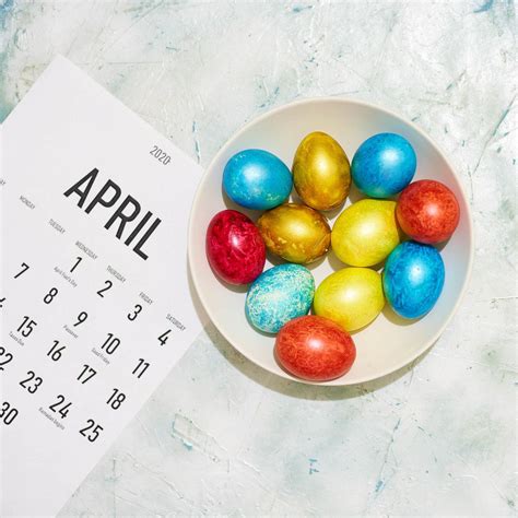 Colorful Easter Eggs And April Monthly Calendar Creative Commons Bilder