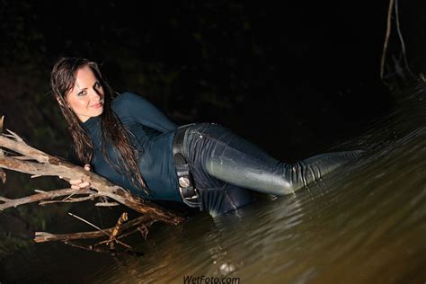 Dirty Girl S Wetlook In Wet Tight Jeans And Ripped Stockings Wetfoto Com