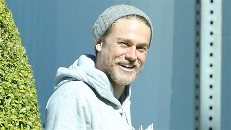 charlie hunnam shows off his scruff before a business meeting charlie hunnam just jared