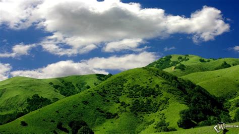 Скачать обои Зелёные горы Облака Холмы Небо Зелёный для рабочего