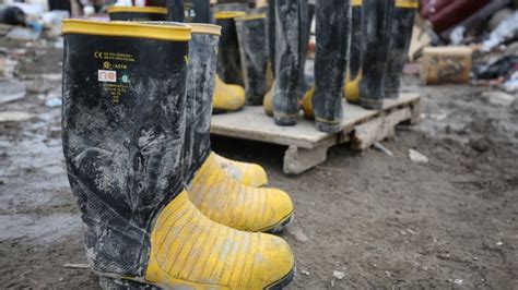 Cheaper Than Wal Mart Hundreds Of Boots At Yellowknife Dump A Hot