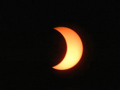 Fenomena langka gerhana matahari cincin atau gmc akan muncul pada hari ini kamis (26/12/2019) di 25 wilayah di indonesia. Gerhana Matahari Anulus Dan Separa Boleh Disaksikan Di ...