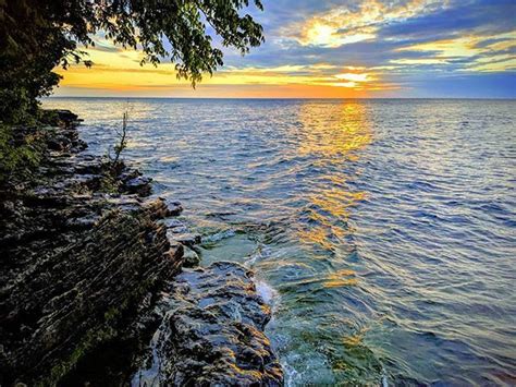 Sun Rise This Morning At Cave Point County Park Discoverwisconsin