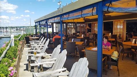 The One Rhode Island Town That Can't Be Beat For Waterfront Dining