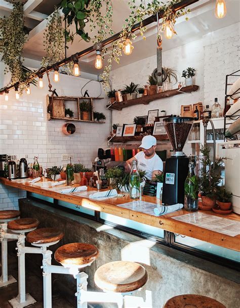 5 Must Visit Brunch Spots In Nyc Coffee Shop Decor Cozy Coffee Shop