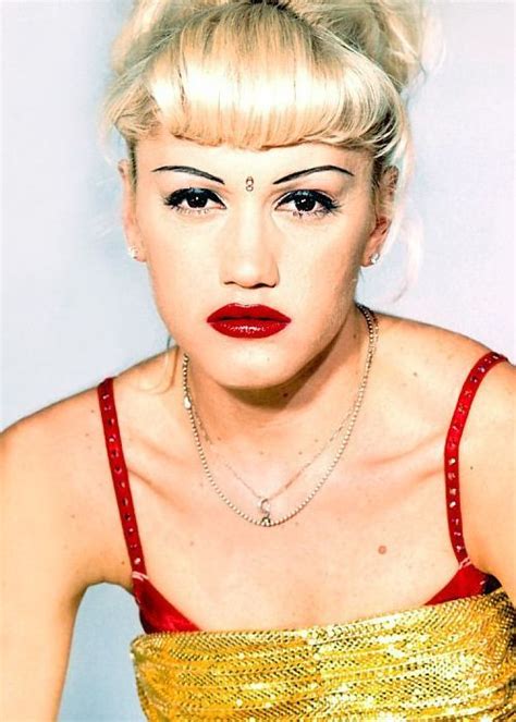 Video 7 Forgotten Beauty Trends We Seriously Hope Dont Make A Comeback Gwen Stefani 90s