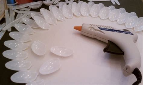 28 Creative Ways To Repurpose And Reuse Plastic Spoons Diy Spoon