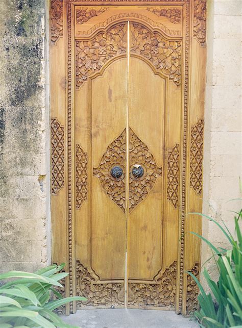 Wood Doors In Bali Entouriste