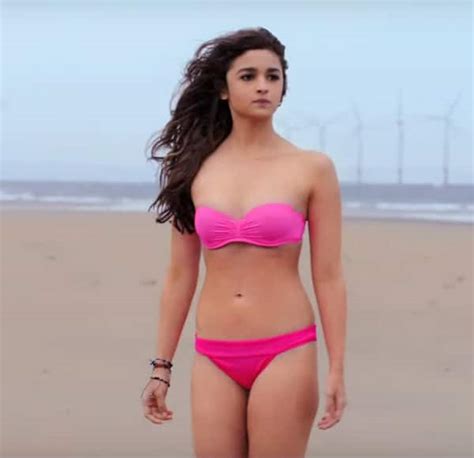 Alia Bhatt Looks Smokin Hot In Shaandaars Bikini Sequence Bollynewsmaza