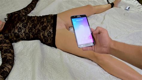 Télécommande Vibrateur et trois orgasmes d affilée pour une égalité fille Vidéos Porno Tube