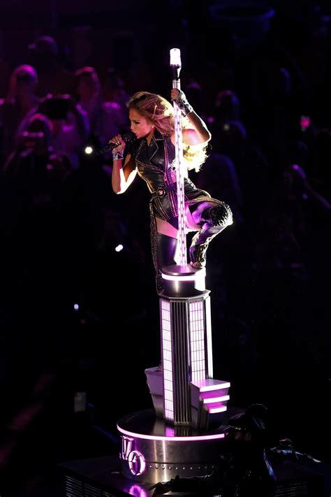 Relive Jennifer Lopez And Shakiras Sensational Super Bowl Halftime